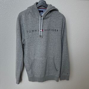 Tommy Hilfiger Men’s Heather Gray Logo Hoodie, Adjustable Drawstring, size Large
